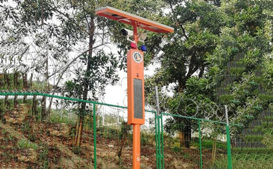 太阳能监控语音宣传杆 太阳能监控语音宣传杆